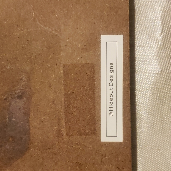 Hideout Design Wooden Sign Artificial Board Hanger Sign w/ "Happily Ever After" - Picture 6 of 8